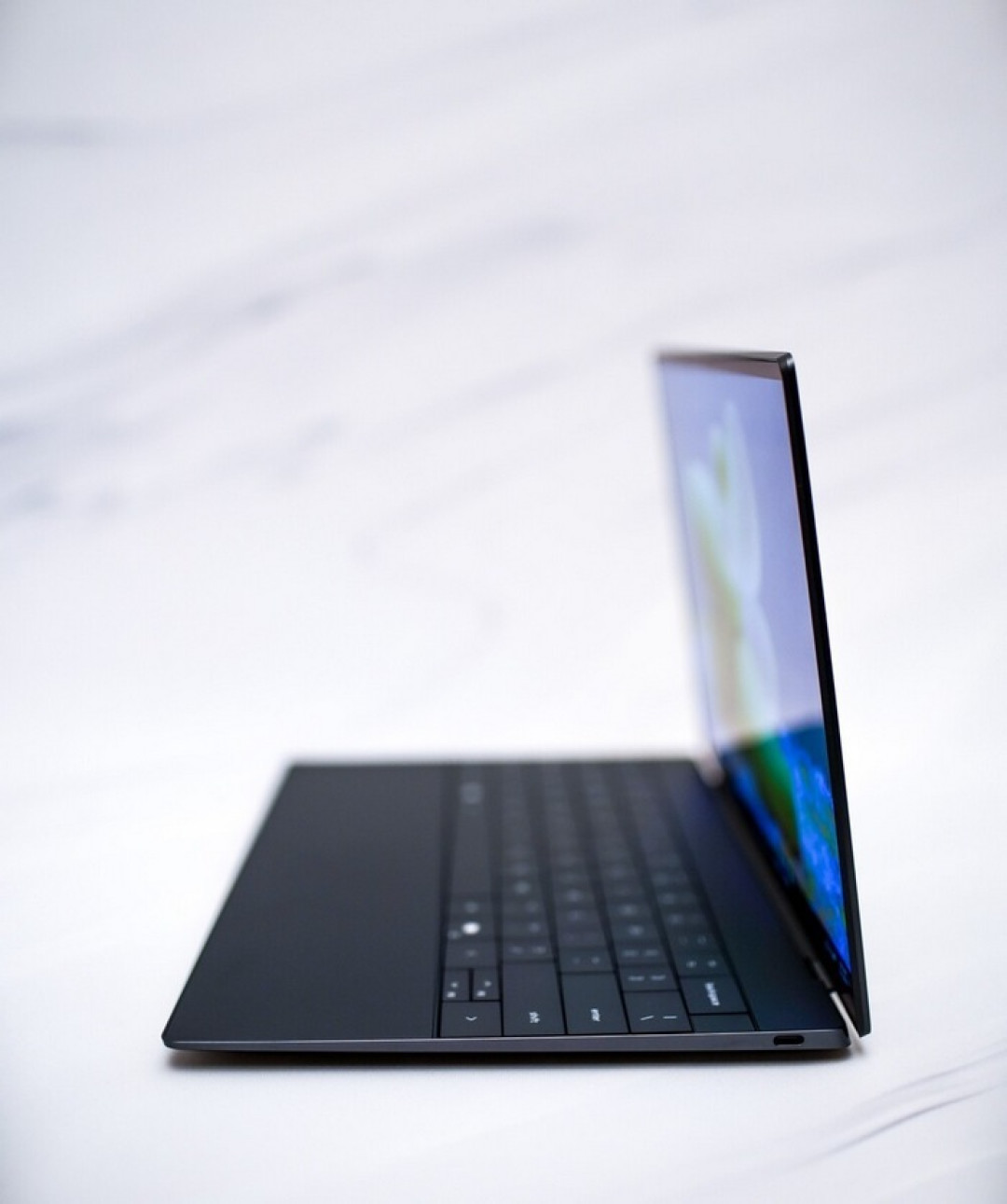 聚焦CES丨戴尔还发布新款 XPS 13 超薄本、酷睿 Ultra 7 处理器、可选 2.8K OLED 触摸屏、双雷电4