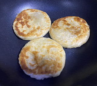 1块多1个的猪肉大葱酥皮馅饼很好吃