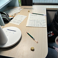 新款京东京造儿童学习书桌，降本增效玩儿的溜