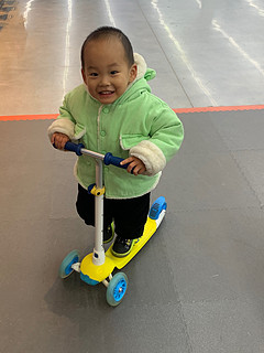 迪卡侬儿童滑板车，让小朋友的童年更快乐！