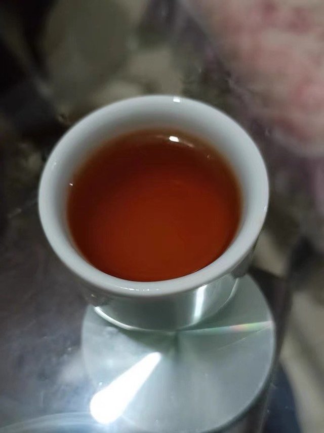 古越龙山花雕酒，是一款具有浓厚文化底蕴和独特风味的黄酒