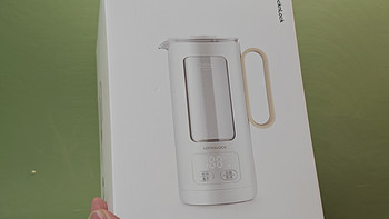 这mini的电热水壶，真的是办公享受的利器！乐扣让工作更加的舒心！