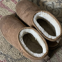 在东北冬天出门必备的雪地靴分享。