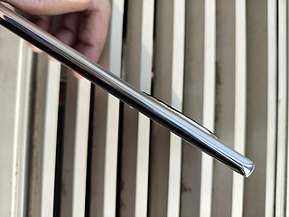 荣耀 X50 GT上手第一感受：性能手机居然能做出这么精致的手感。