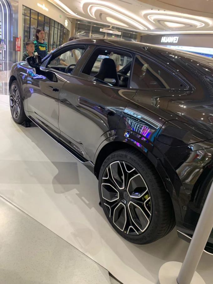 阿维塔中大型SUV
