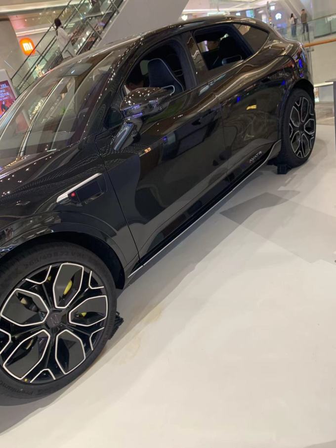 阿维塔中大型SUV