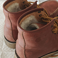 冬季出行更温暖。加绒马丁靴帅气可靠。