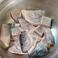 京东买的海鲈鱼解冻后简单弄弄就变成炸鱼啦
