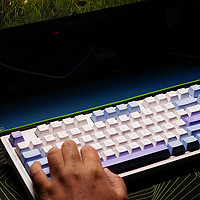 轻柔奶昔轴，炫酷氛围光：杜伽K100三模RGB机械键盘体验