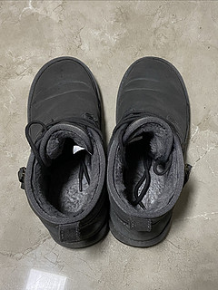 冬季出行也要温暖双脚，这双雪地鞋舒适保暖。