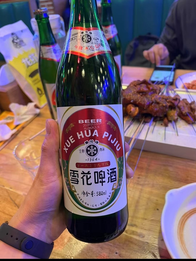 每天喝八杯水，我可能做不到，但每天八杯酒只要你一句话，：“我请！” 😂