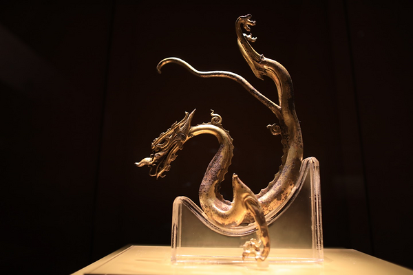 陕西历史博物馆收藏的唐代鎏金铁芯铜龙