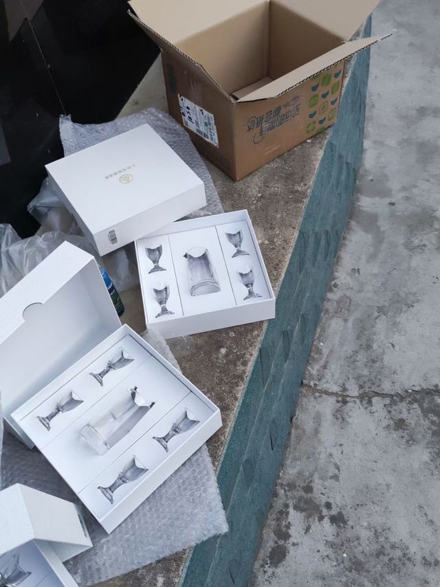 五粮液股份有限公司的小酒具到了
