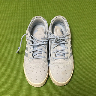  超级舒适的阿迪达斯三叶草运动休闲鞋分享。