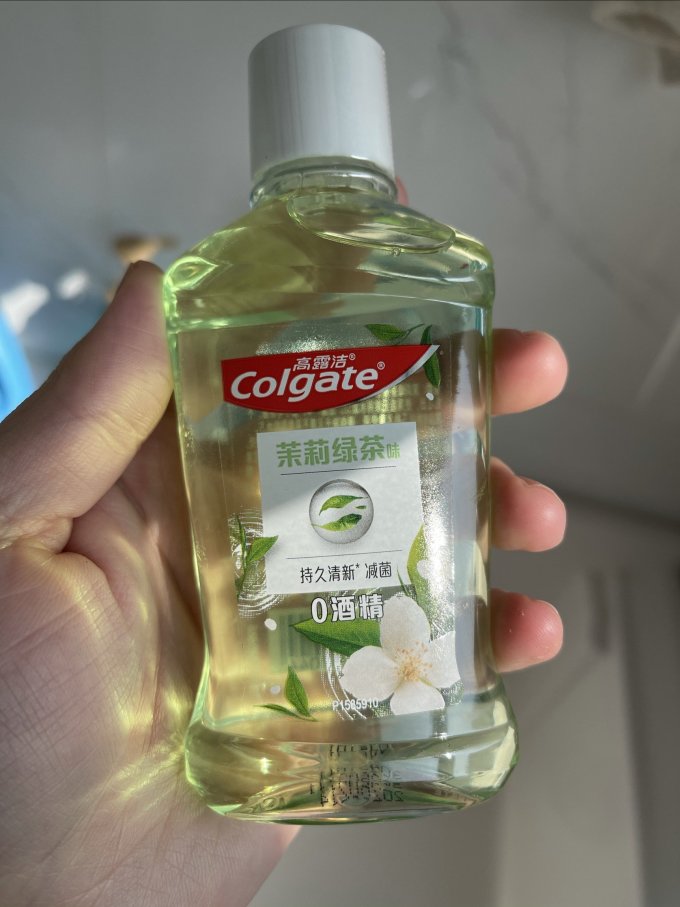 高露洁漱口水