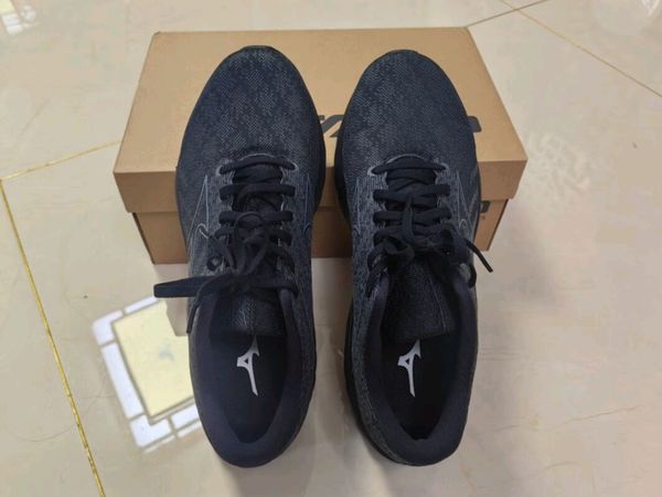 美津浓（MIZUNO）【WAVE INSPIRE 19】男女运动鞋稳定支撑透气鞋面耐磨跑步鞋 03/黑色/金属灰/黑色 42