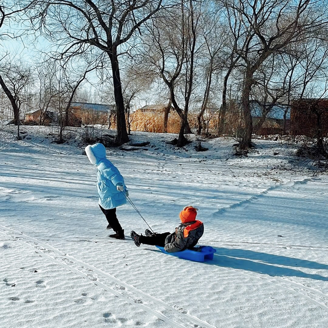 户外玩雪很快乐