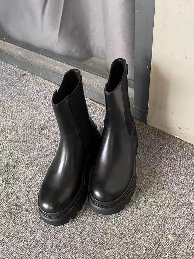 靴子真是怎么穿都好看啊