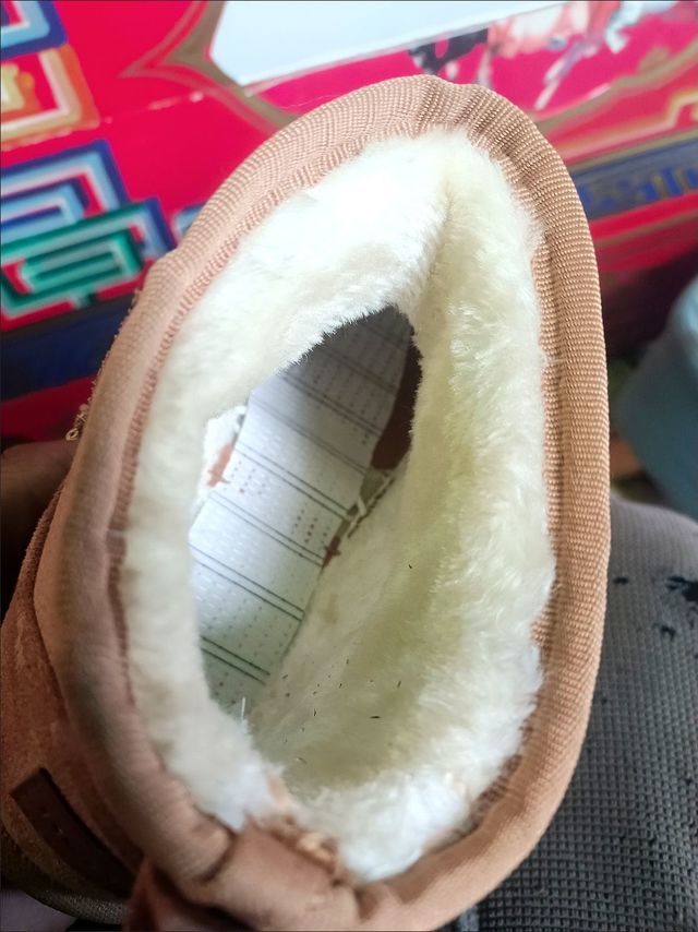 户外体验不打烊，外出穿雪地靴保暖