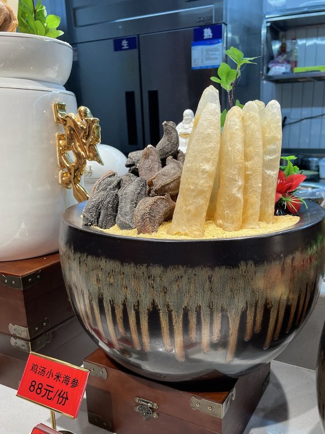 鸡汤小米海参花胶粥，味道美滋滋