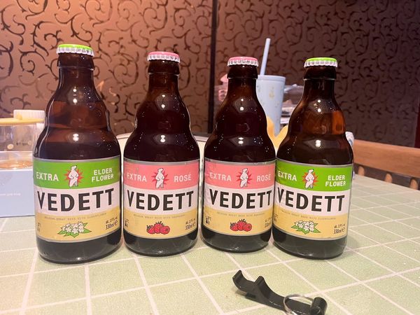 白熊啤酒：比利时经典之选，口感与外观的完美结合