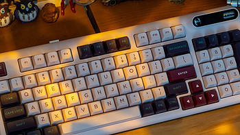 珂芝Z98潮玩版三模无线键盘：颜值与实力并存桌搭爱好者不可错过