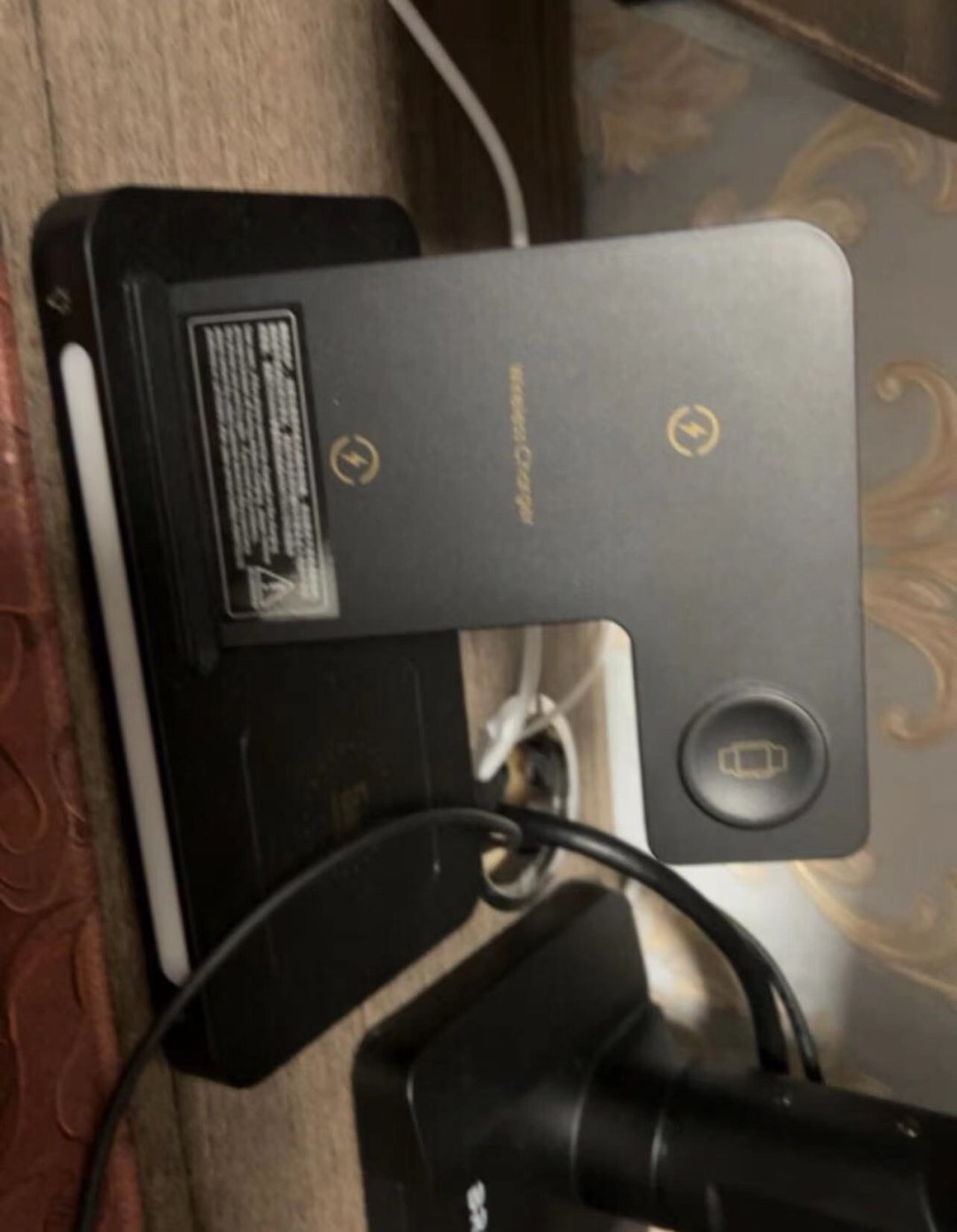 苹果设备充电新选择:remax睿量无线充