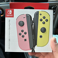 粉粉嫩嫩的Joy-Con