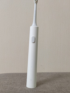 小米电动牙刷保护牙龈刷的干净。