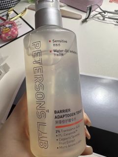 毕生之研厚脸皮水修护精华水是一款专为肌肤修护而设计的护肤产品。