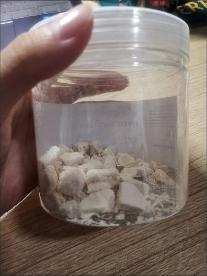 盒边猫咪冻干零食