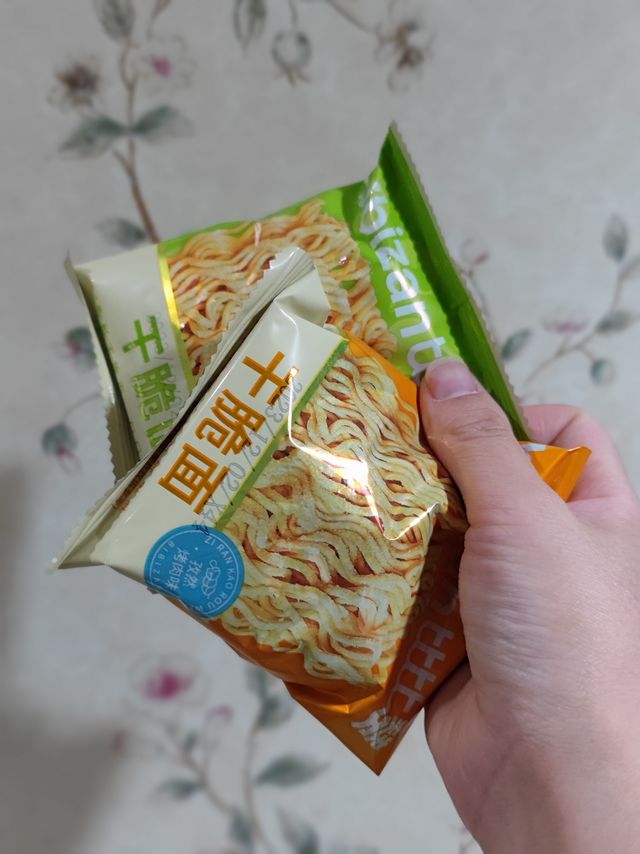 14.9购入的100袋干脆面能吃到年后！