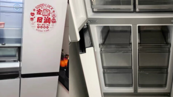 冰箱选购 篇九：美观又实用的白色系冰箱推荐，松下303西门子502容声501和海尔500