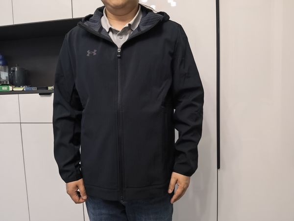 安德玛防风夹克