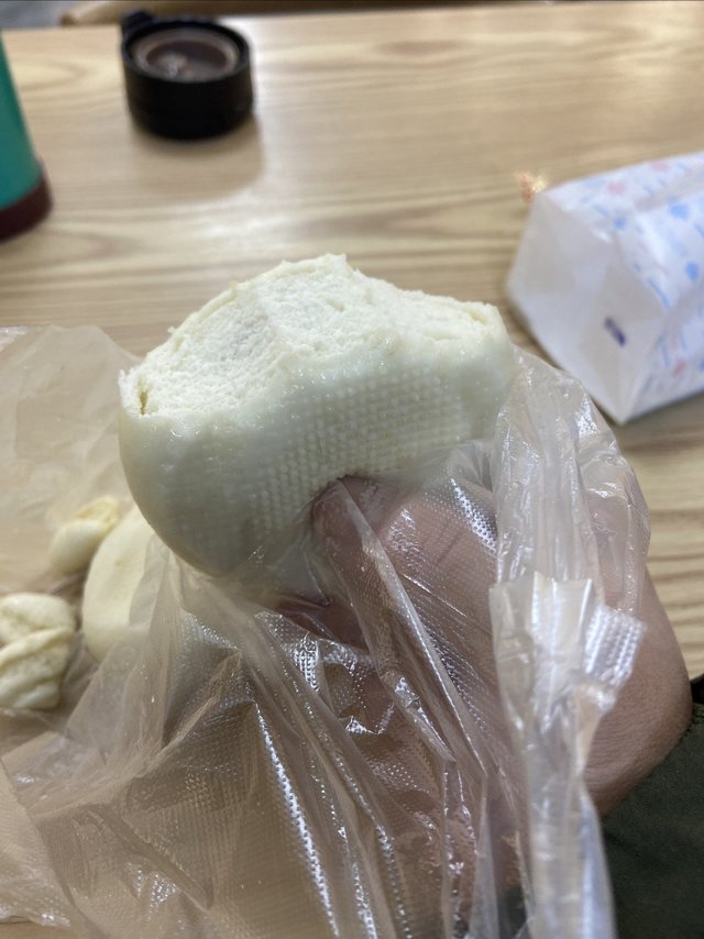 南方的包子就离谱，咬了四口没见着肉,就这还要2.5元一个