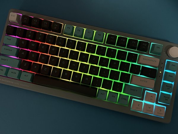 高颜值轻巧手感好，美美的桌搭最种草——机械师K600T机械键盘使用分享