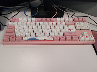 AKKO 富士山樱花粉机械键盘：敲击之间，绽放个性