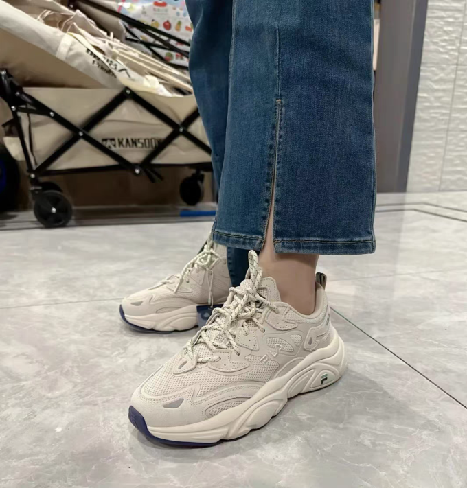 斐乐休闲运动鞋