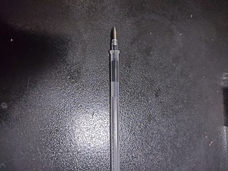 这种笔是消耗品!还没用完，就写不出字了。