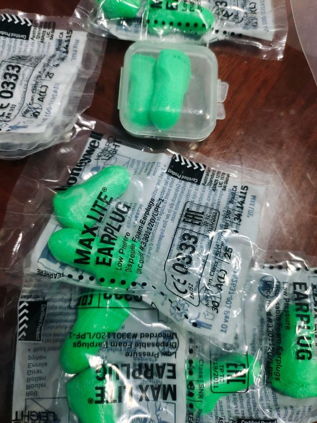 我有隔音耳塞，隔壁楼上楼下使劲折腾吧。