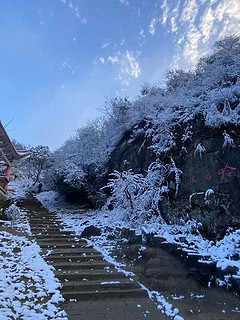 作为南方小土豆，我们竟然也下雪了，真的好开心好兴奋好激动啊～哦哦哦耶耶耶（坐标：福州）