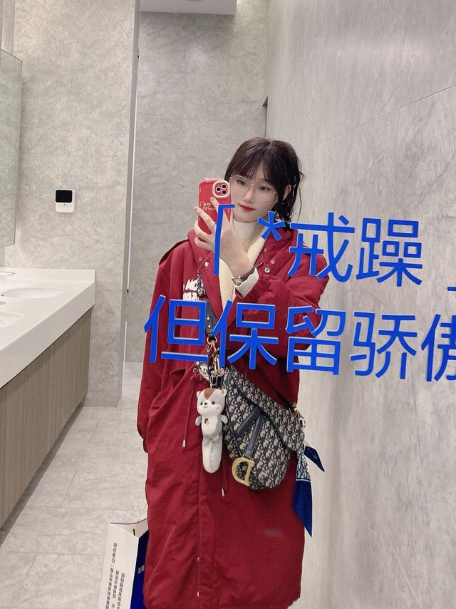 ootd/这镜子上的字长得跟p上去似的