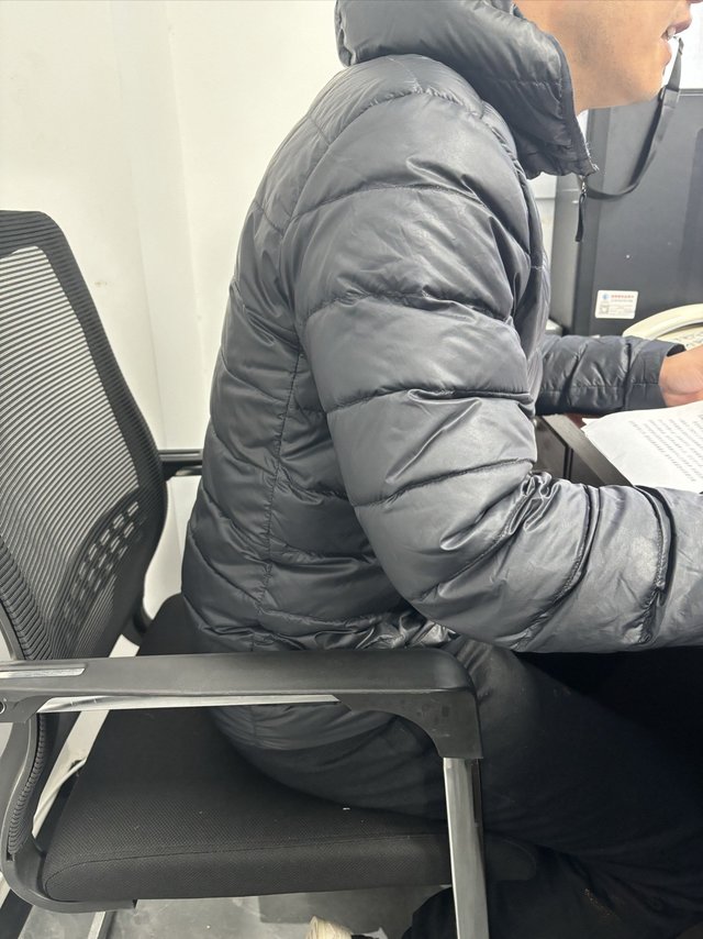 男士轻薄羽绒。北方办公必备好装备