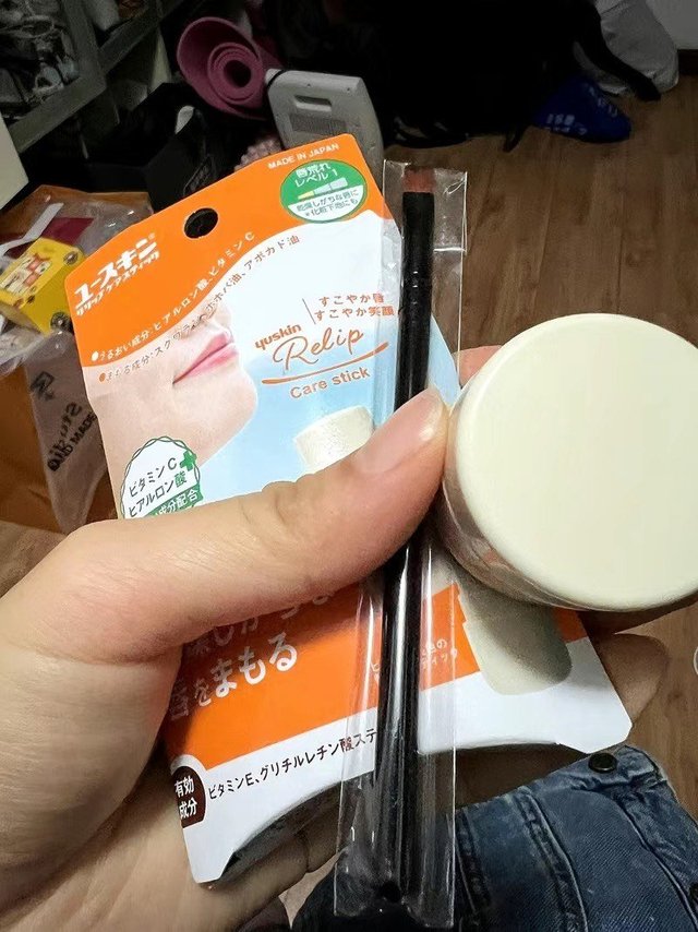 悠斯晶（yuskin）日本维生素滋养型润唇膏女 嘴唇保湿防干裂无色修护呵护唇膜 8.5g