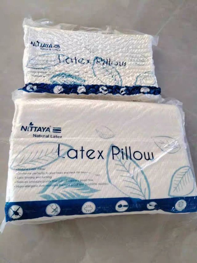 Nittaya乳胶枕是一款来自泰国的天然乳胶枕，具有护颈、助睡眠等多种功能。