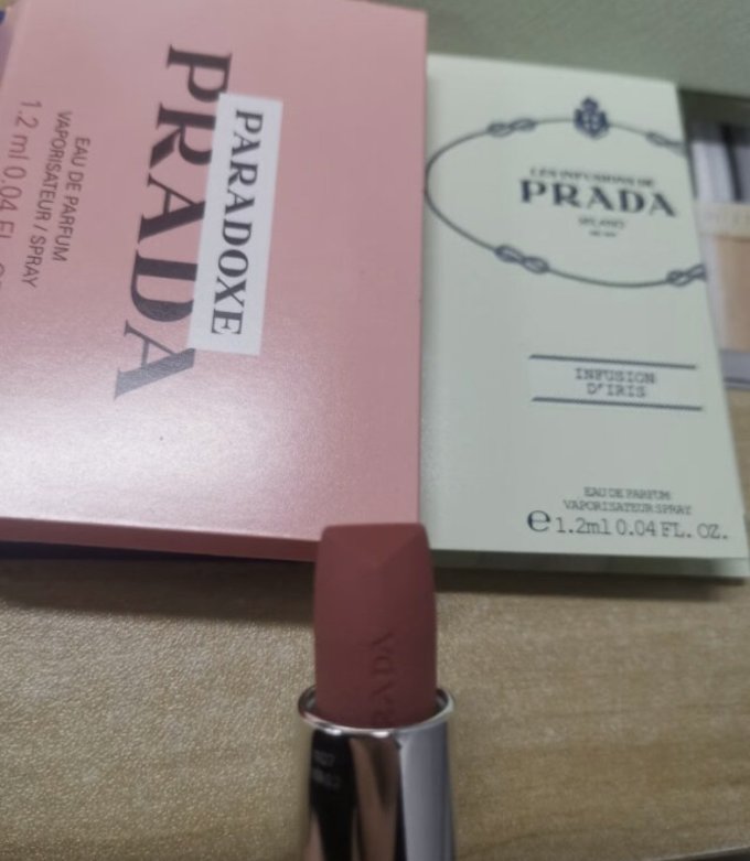 普拉达唇部彩妆