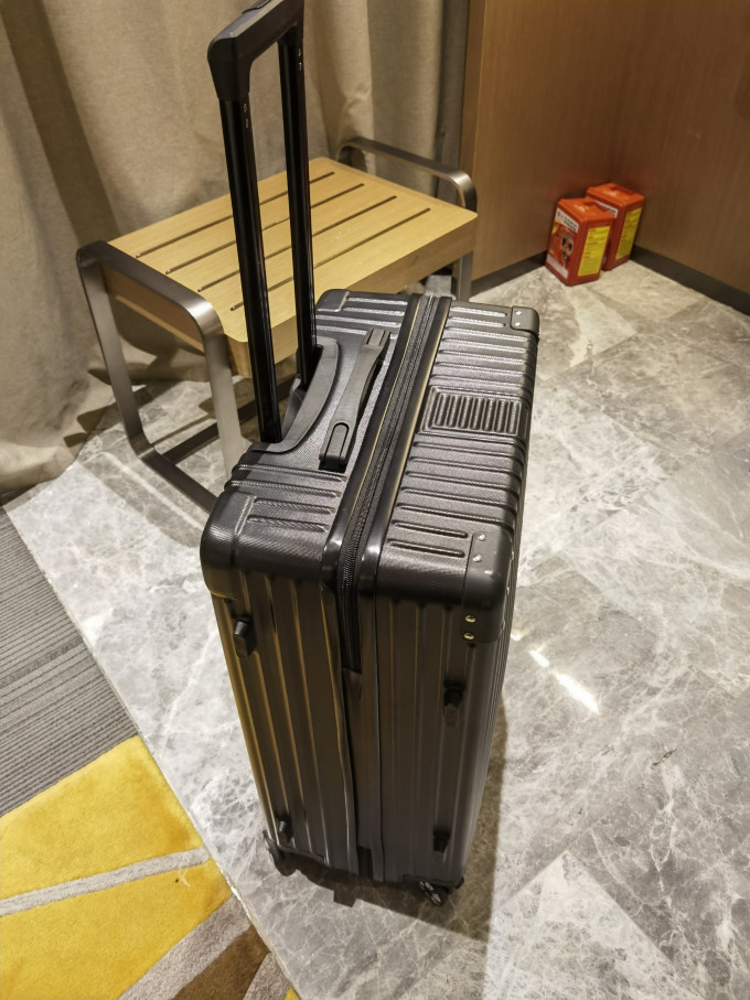 卡帝乐鳄鱼拉杆箱