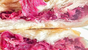 玫瑰花饼是一种具有艺术性和美味性的传统糕点