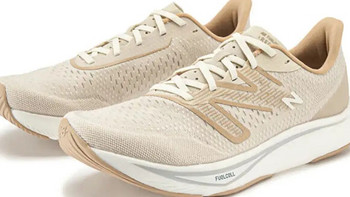 New Balance Rebel v3 跑步鞋：轻盈设计，软弹舒适