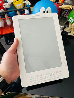 全键盘的kindle见过吗？还能刷多看，还是大屏哦。